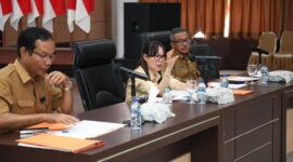 Li Claudia  dalam Rapat Finalisasi Perubahan APBD 2025 di Kantor Wali Kota Batam, Senin (16/6/2025). Foto: INIKEPRI.COM