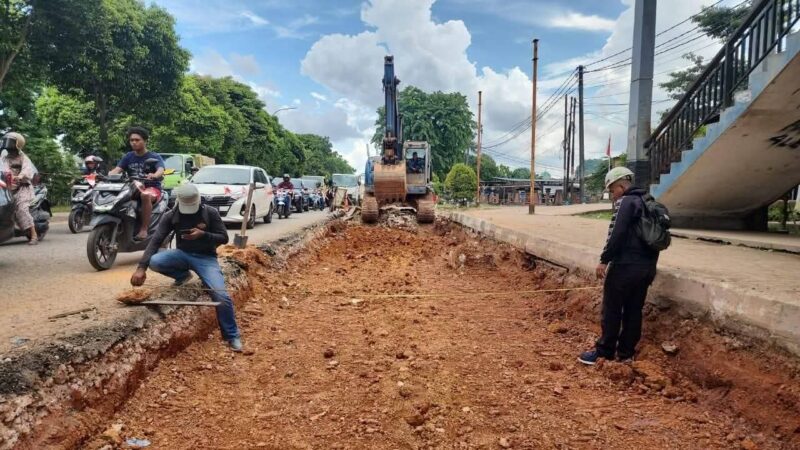 Perbaikan jalan di SP. Foto: INIKEPRI.COM