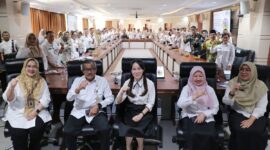 Wakil Wali Kota Batam sekaligus Ketua Tim Percepatan Penanganan Stunting (TPPS) Kota Batam, Li Claudia Chandra, memimpin langsung Rapat Koordinasi TPPS Kota Batam, di Kantor Wali Kota Batam, Rabu (18/6/2025). Hadir mendampingi, Sekretaris Daerah Kota Batam, Jefridin. Foto: INIKEPRI.COM