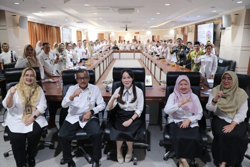 Wakil Wali Kota Batam sekaligus Ketua Tim Percepatan Penanganan Stunting (TPPS) Kota Batam, Li Claudia Chandra, memimpin langsung Rapat Koordinasi TPPS Kota Batam, di Kantor Wali Kota Batam, Rabu (18/6/2025). Hadir mendampingi, Sekretaris Daerah Kota Batam, Jefridin. Foto: INIKEPRI.COM
