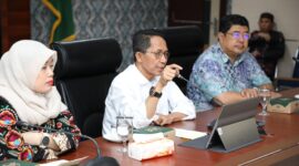 Amsakar saat membuka Rapat Koordinasi Sistem Pengelolaan Pengaduan Pelayanan Publik Nasional (SP4N) - Layanan Aspirasi dan Pengaduan Online Rakyat (LAPOR!) Pemerintah Kota Batam, yang digelar di Kantor Wali Kota Batam, Kamis (19/6/2025). Foto: INIKEPRI.COM
