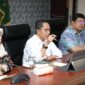 Amsakar saat membuka Rapat Koordinasi Sistem Pengelolaan Pengaduan Pelayanan Publik Nasional (SP4N) - Layanan Aspirasi dan Pengaduan Online Rakyat (LAPOR!) Pemerintah Kota Batam, yang digelar di Kantor Wali Kota Batam, Kamis (19/6/2025). Foto: INIKEPRI.COM
