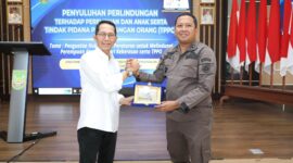 Amsakar saat membuka kegiatan Penyuluhan Perlindungan Terhadap Perempuan dan Anak serta TPPO, di Kantor Wali Kota Batam, Kamis (19/6/2025). Foto: INIKEPRI.COM