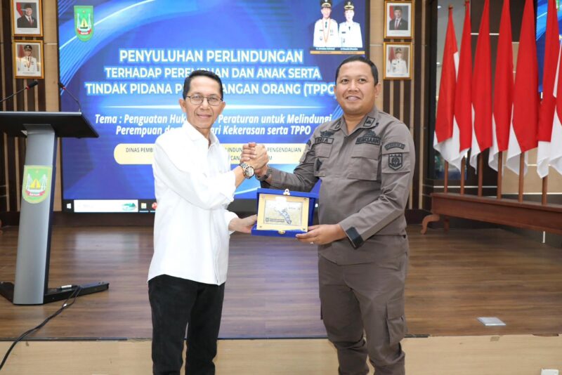 Amsakar saat membuka kegiatan Penyuluhan Perlindungan Terhadap Perempuan dan Anak serta TPPO, di Kantor Wali Kota Batam, Kamis (19/6/2025). Foto: INIKEPRI.COM