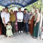 Wali Kota Batam, Amsakar Achmad, menyambangi kediaman keluarga pasien Muhammad Alif Okto Karyanto (12) di Kaveling Sei Lekop, Sagulung, Kota Batam. Foto: INIKEPRI.COM/Media Center Batam 