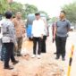 Wali Kota Batam, Amsakar Achmad, meninjau pelebaran Jalan Letjen Suprapto, tepatnya di depan SP Plaza, Batuaji, Kamis (19/6/2025). Foto: INIKEPRI.COM/Media Center Batam 