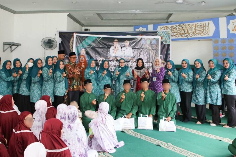 Dalam rangka memperingati Hari Kesatuan Gerak (HKG) PKK ke-53, Ketua Tim Penggerak PKK Kota Batam, Hj. Erlita Sari Amsakar, menunjukkan kepedulian yang menyentuh hati dengan mengunjungi Lapas Perempuan Kelas IIB Batam, Kamis (19/6/2025). Foto: INIKEPRI.COM