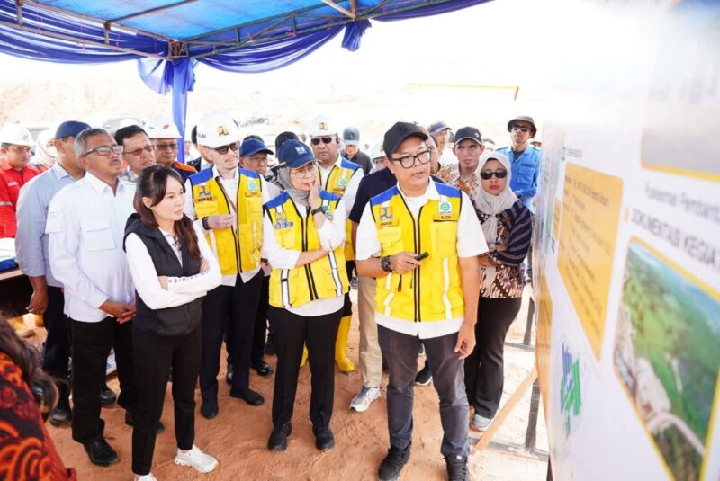 Wakil Wali Kota Batam sekaligus Ex Officio Wakil Kepala BP Batam, Li Claudia Chandra, kembali menunjukkan komitmennya terhadap pembangunan yang berkeadilan sosial. Dalam kunjungan kerja ke kawasan permukiman relokasi Tanjung Banon, Kamis (19/6/2025), ia mendorong percepatan pembangunan hunian bagi warga terdampak proyek Tempang Eco City. Foto: INIKEPRI.CO