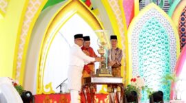 pembukaan Seleksi Tilawatil Qur’an dan Hadits (STQH) ke-XI tingkat Provinsi Kepulauan Riau (Kepri) yang berlangsung di Kota Tanjungpinang, Sabtu malam (21/6/2025). Foto: INIKEPRI.COM
