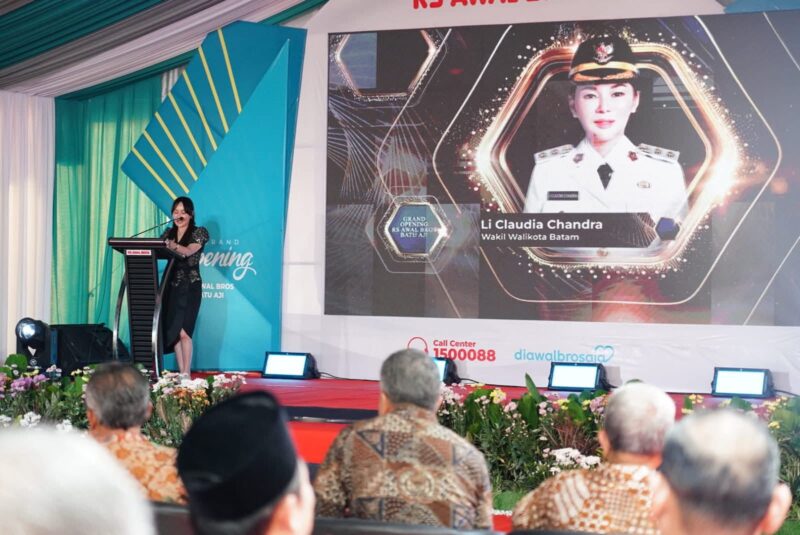 Wakil Wali Kota Batam/Kepala BP Batam, Li Claudia Chandra saat memberi sambutan diacara Grand Opening RSAB Batu Aji Batam pada Kamis (26/06/2025). Foto: INIKEPRI.COM/Media Center Batam 