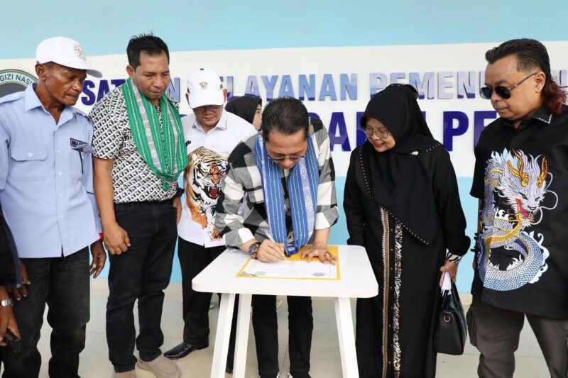 Wali Kota Batam, Amsakar Achmad, menghadiri langsung pelantikan Pengurus Organisasi Pusat Rehabilitasi Sosial Non Panti (PRSNP) serta peresmian Badan Gizi Nasional (BGN) Teluk Pandan, Minggu (29/6/2025). Foto: INIKEPRI.COM/Media Center Batam 
