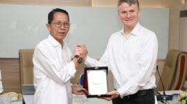 Wali Kota Batam, Amsakar Achmad, menerima kunjungan Duta Besar Australia untuk Indonesia, Roderick Brazier, bersama Business Champion Australia untuk Indonesia, Profesor Jennifer Westacott, serta delegasi Kedutaan Besar Australia di Kantor Wali Kota Batam, Senin (30/6). Foto: INIKEPRI.COM
