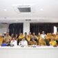 Wali Kota Batam, Amsakar Achmad, secara langsung menyerahkan Surat Keputusan (SK) Pensiun kepada 19 Pegawai Negeri Sipil (PNS) di lingkungan Pemerintah Kota Batam. Acara ini berlangsung di Ruang Rapat Embung Fatimah, Kantor Wali Kota Batam, Senin (30/6/2025). Foto: INIKEPRI.COM/Media Center Batam 