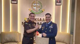 Komandan Pangkalan TNI Angkatan Udara (Lanud) Hang Nadim Batam, Letkol Pnb Hendro Sukamdani, M.Tr.Opsla., melakukan kunjungan kehormatan (courtesy call) ke Kantor Kejaksaan Negeri (Kejari) Batam, Senin (2/6/2025). Foto: INIKEPRI.COM