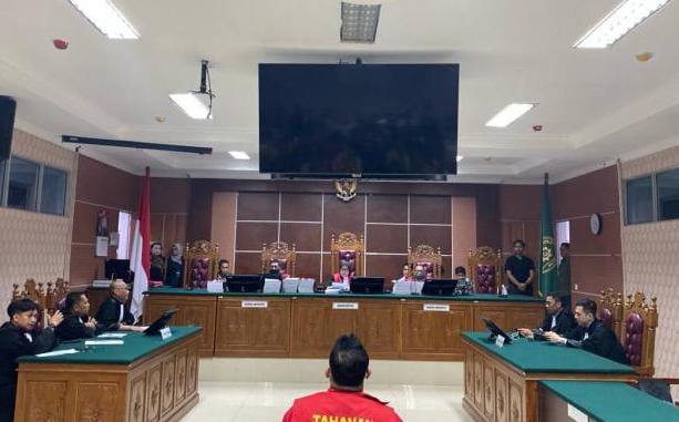 Majelis Hakim Pengadilan Negeri Batam menjatuhkan hukuman penjara seumur hidup kepada mantan Kasat Narkoba Polresta Barelang, Kompol Satria Nanda.