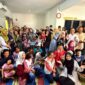Anak-anak istimewa bersama orang tua dan para relawan berpose ceria usai mengikuti acara tasyakuran Idul Adha di Rumah Singgah Ar-Rahman Rusli & Firza Paloh, Marina City, Batam. Foto: INIKEPRI.COM
