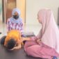 Uwais, salah seorang anak yang mendapatkan layanan fisioterapi di Rumah Singgah Ar-rahman Rusli dan Firza Paloh. Foto: INIKEPRI.COM