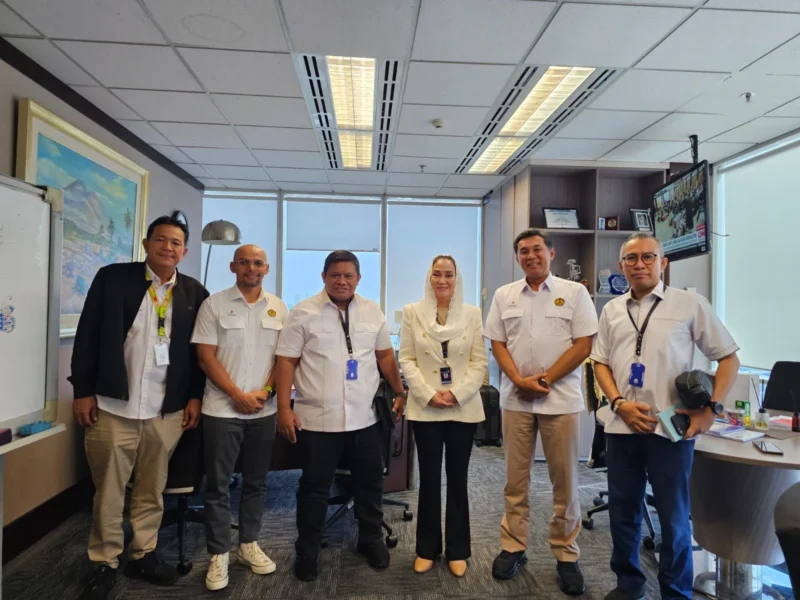 Bupati Natuna, Cen Sui Lan mengadakan audiensi dengan Deputi Kepala Satuan Kerja Khusus Pelaksana Kegiatan Usaha Hulu Minyak dan Gas Bumi (SKK Migas) di Kantor Pusat SKK Migas, Kamis (12/6) pagi. Foto: Istimewa 