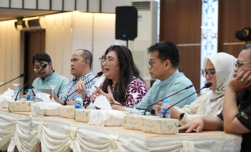 Badan Pengusahaan (BP) Batam melalui Anggota/Deputi Bidang Pelayanan Umum, Ariastuty Sirait, menggelar silaturahmi dan sosialisasi lahan agribisnis kepada warga Temiang yang beraktifitas di Kawasan Agribisnis Temiang BP Batam, di  Balairungsari, Bida Utama pada Jumat (13/6/2025). Foto: INIKEPRI.COM/BP Batam 