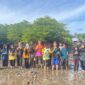 Para siswa-siswi SMA N 13 Batam berpose bersama setelah melakukan penanaman bibit pohon mangrove di kawasan Teluk Kangkung, Pulau Terong, Belakangpadang. Aksi ini menjadi wujud nyata cinta mereka terhadap lingkungan pesisir. Foto: INIKEPRI.COM
