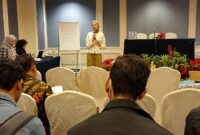 Dokter Rumah Sakit Penawar Malaysia, dr. Ruwinah Abdul Karim, memaparkan penanganan yang tepat untuk anak kebutuhan khusus, di hotel Harmoni One Batam Kota, Senin (16/6/2025). Foto: INIKEPRI.COM