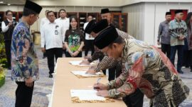 Kepala Badan Pengusahaan (BP) Batam, Amsakar Achmad resmi melantik 23 Pejabat Struktural Tingkat II di lingkungan BP Batam pada Senin (16/6/2025) di Balarungsari BP Batam. Foto: INIKEPRI.COM/BP Batam 