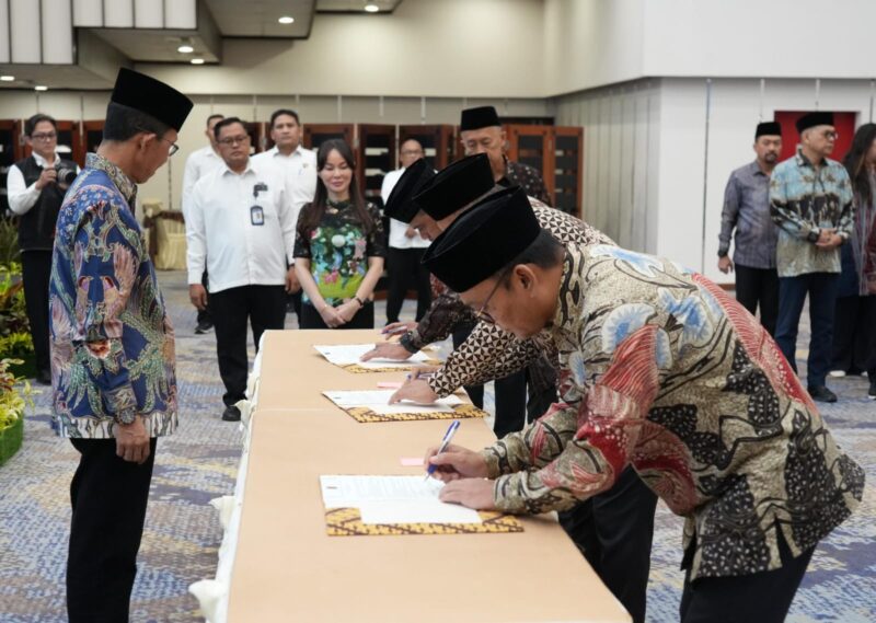 Kepala Badan Pengusahaan (BP) Batam, Amsakar Achmad resmi melantik 23 Pejabat Struktural Tingkat II di lingkungan BP Batam pada Senin (16/6/2025) di Balarungsari BP Batam. Foto: INIKEPRI.COM/BP Batam 