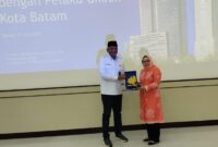 Komisaris Independen Bank BTN Pietra Machreza Paloh berfoto bersama ketua TP-PKK Kota Batam Erlita Sari Amsakar. Foto: INIKEPRI.COM