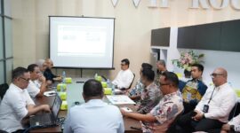 Anggota/Deputi Bidang Investasi dan Pengusahaan BP Batam, Fary Francis mengunjungi Kantor Pelayanan Imigrasi Kota Batam di Mal Pelayanan Publik, pada Jumat (20/6/2025). Foto: INIKEPRI.COM/BP Batam 