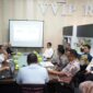 Anggota/Deputi Bidang Investasi dan Pengusahaan BP Batam, Fary Francis mengunjungi Kantor Pelayanan Imigrasi Kota Batam di Mal Pelayanan Publik, pada Jumat (20/6/2025). Foto: INIKEPRI.COM/BP Batam 