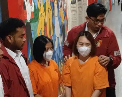 Majikan kejam penyiksa ART di Batam diamankan polisi. Foto: INIKEPRI.COM