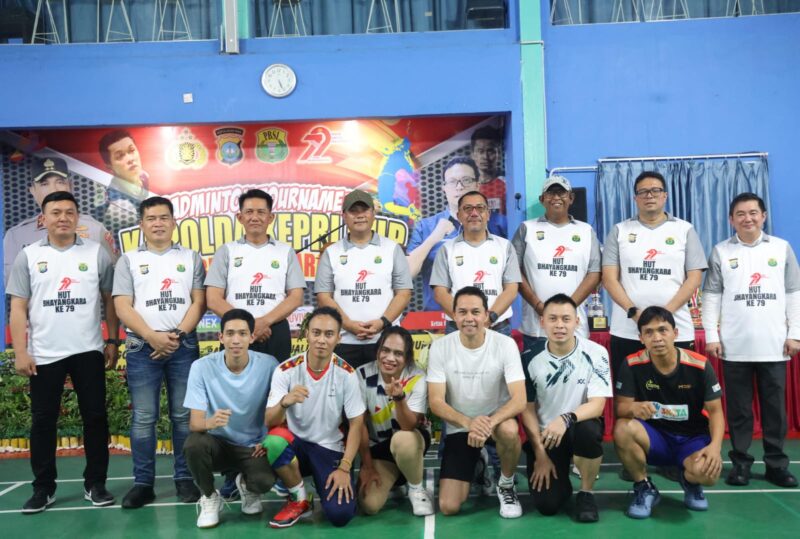 Kepolisian Daerah Kepulauan Riau (Polda Kepri) menggelar Turnamen Badminton Kapolda Kepri Cup di GOR Banda Baru Badminton Hall, Sei Panas, Batam, Senin (23/6/2025). Foto: INIKEPRI.COM