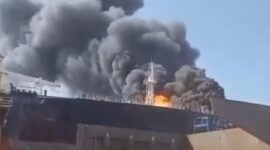 Kapal tanker Federal II yang tengah dok di PT ASL Shipyard terbakar. Foto: Tangkapan Layar 