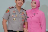 AKBP Dr. Andri Kurniawan, SIK, MH, bersama istri. Foto: Instagram @andrikurniawan