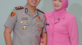 AKBP Dr. Andri Kurniawan, SIK, MH, bersama istri. Foto: Instagram @andrikurniawan