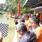 Ketua DPRD Kota Batam Muhammad Kamaluddin (bertopi-paling depan) melepas para peserta perahu jong. Foto: INIKEPRI.COM