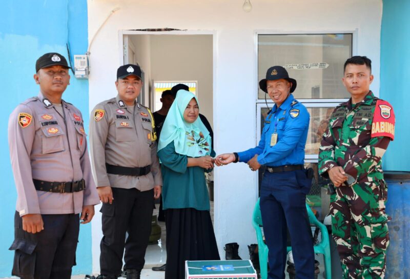 Badan Pengusahaan (BP) Batam kembali memfasilitasi pergeseran tujuh Kepala Keluarga (KK) terdampak pengembangan kawasan Rempang Eco-City ke hunian baru yang berlokasi di Tanjung Banon. Foto: INIKEPRI.COM/BP Batam 