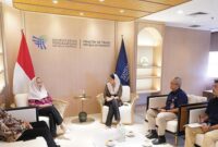 Bupati Natuna Cen Sui Lan berdiskusi dengan Wakil Menteri Perdagangan RI, Dyah Roro Esti, di kantor Kementerian Perdagangan, Jakarta, Rabu (25/6/2025). Pertemuan ini membahas potensi pengembangan ekonomi kemaritiman Natuna sebagai kawasan strategis nasional. Foto: Istimewa 