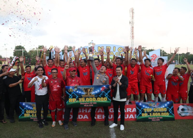 Turnamen sepak bola Bhayangkara Cup 2025 resmi ditutup dengan penuh semangat dan kemeriahan di Lapangan Bola Satya Haprabu, Polda Kepulauan Riau, Kamis (26/6/2025). Foto: INIKEPRI.COM