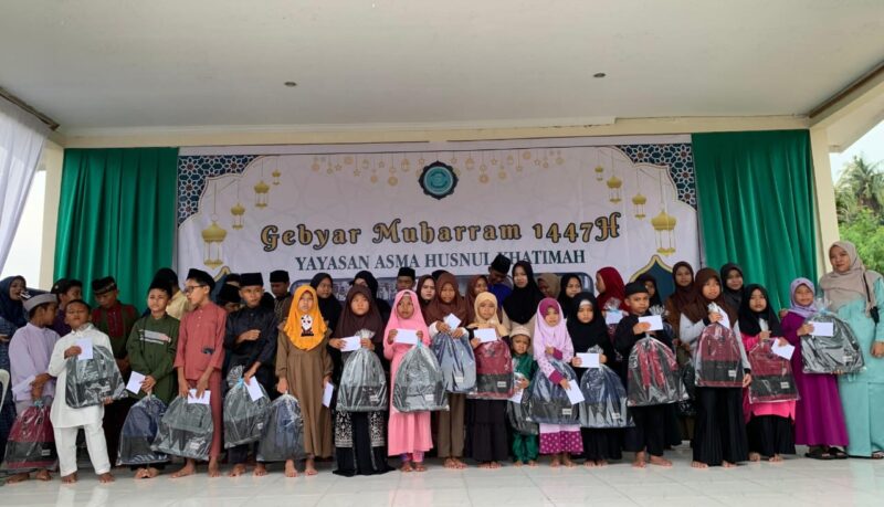Yayasan Asma Husnul Khatimah menggelar kegiatan sosial bertajuk “Berbagi untuk Sesama, Menyambut Hijrah Menuju Kebaikan” pada Sabtu, 28 Juni 2025 di Belakangpadang, Kota Batam. Foto: INIKEPRI.COM