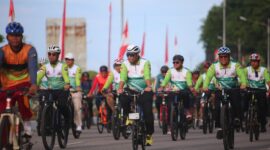 Polda Kepulauan Riau (Kepri) menyemarakkan peringatan Hari Bhayangkara ke-79 dengan menggelar kegiatan Fun Bike bersama masyarakat di kawasan Coastal Area, Tanjung Balai Karimun, Minggu (29/6/2025). Foto: INIKEPRI.COM
