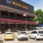 Salah satu ruas jalan di depan morning bakery yang dijadikan lahan parkir. Foto: Istimewa 