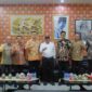 Wali Kota Tanjungpinang, Lis Darmansyah, menerima kunjungan Kepala Otoritas Jasa Keuangan (OJK) Provinsi Kepulauan Riau, Sinar Danandjaya, di Kantor Wali Kota Tanjungpinang, Kamis (5/6/2025). Foto: INIKEPRI.COM