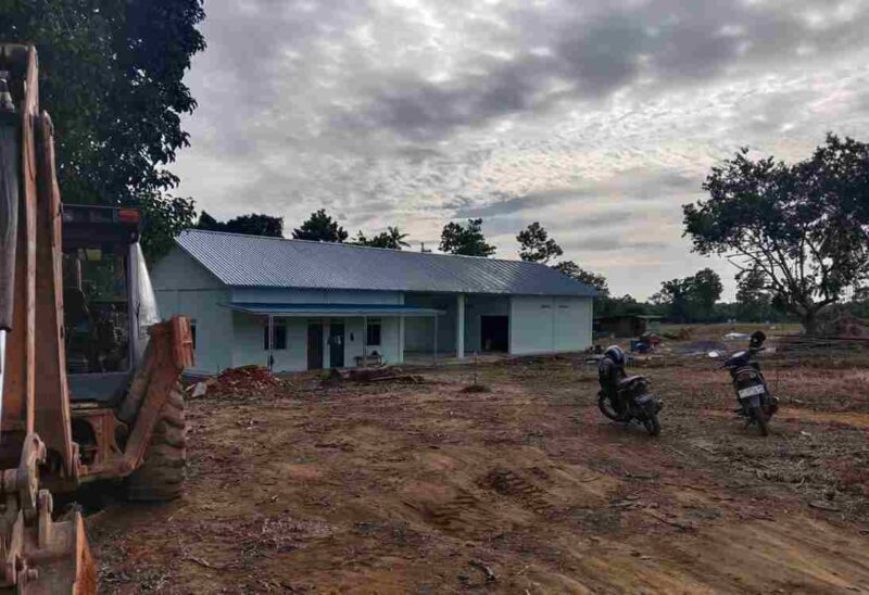 Satuan Polisi Pamong Praja (Satpol PP) Kota Tanjungpinang bersama Penyidik Pegawai Negeri Sipil (PPNS) melakukan pengawasan terhadap aktivitas penimbunan lahan di Kampung Banjar, Kelurahan Air Raja, Kecamatan Tanjungpinang Timur, Kamis (19/6/2025). Foto: INIKEPRI.COM
