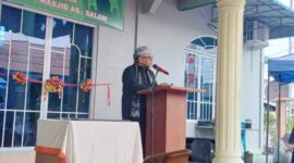 Wali Kota Tanjungpinang, Lis Darmansyah, meresmikan peningkatan status Surau As Salam menjadi masjid di Jalan Pengibu, Perumahan Sei Jang, Kecamatan Bukit Bestari, Sabtu (27/6/2025). Foto: INIKEPRI.COM/Tanjungpinangkota
