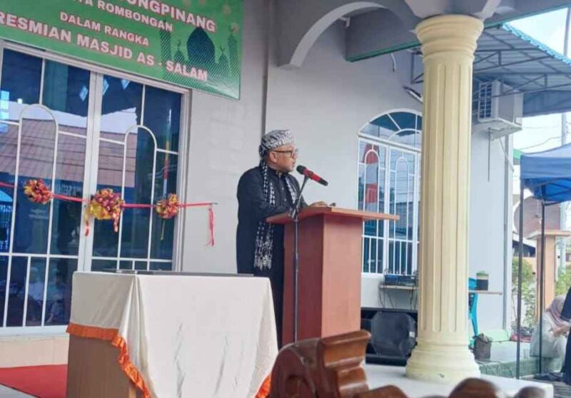 Wali Kota Tanjungpinang, Lis Darmansyah, meresmikan peningkatan status Surau As Salam menjadi masjid di Jalan Pengibu, Perumahan Sei Jang, Kecamatan Bukit Bestari, Sabtu (27/6/2025). Foto: INIKEPRI.COM/Tanjungpinangkota