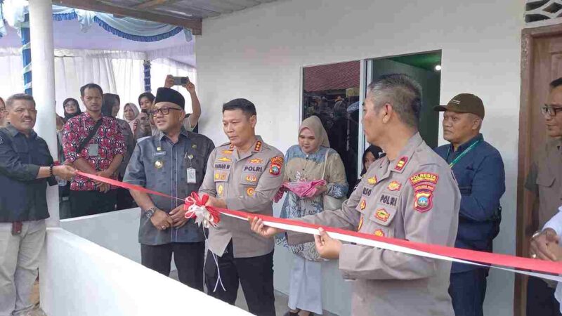 Polresta Tanjungpinang meresmikan satu unit rumah hasil program bedah rumah untuk warga tidak mampu di Gang Senggol, RT 3/RW 2, Kelurahan Kampung Bugis, Kecamatan Tanjungpinang Kota, Kamis (26/6/2025). Foto: INIKEPRI.COM