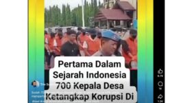 Unggahan video yang dinarasikan 700 kepala desa ditangkap KPK karena korupsi. Faktanya, video tersebut merupakan 21 orang tersangka atas kasus dugaan tindak pidana korupsi dari bidang konstruksi, kredit perbankan hingga penyalahgunaan bantuan COVID-19 saat ekspose di Mapolda Sulsel. Foto: Tangkapan Layar Facebook 