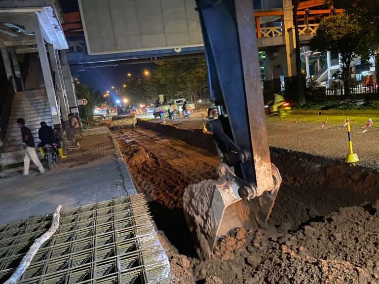 Badan Pengusahaan Batam (BP Batam) saat ini tengah melakukan pengerjaan perbaikan jalan di bawah JPO SP Plaza, Jl Letjen Suprapto, Sagulung. Foto: INIKEPRI.COM/BP Batam 