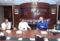 Badan Pengusahaan (BP) Batam melalui Direktur Investasi, Dendi Gustinandar menerima kunjungan Direktur PT. Thiess Engineering Indonesia, Aaron Whiles pada Jum’at (20/6/2025) di Marketing Centre. Foto: INIKEPRI.COM/BP Batam